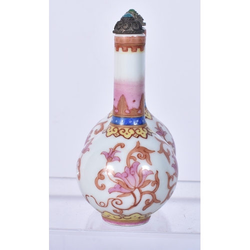 922 - AN EARLY 20TH CENTURY CHINESE PORCELAIN DOUBLE SNUFF BOTTLE Late Qing. 9 cm x 6.5 cm.