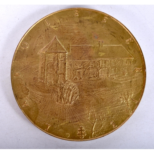 930 - A FINE HEAVY BRONZE GENERAL GAVLLE PRESIDENTIAL MEDALLION signed. 677 grams. 11 cm diameter.