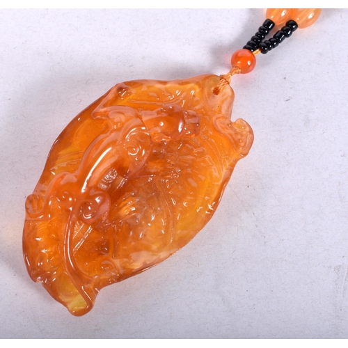 939 - AN EARLY 20TH CENTURY CHINESE CARVED AMBER NECKLACE Late Qing/Republic. 51 grams. 76 cm long, pendan... 