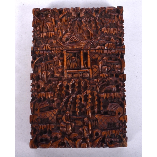 940 - A 19TH CENTURY CHINESE CARVED SANDALWOOD CARD CASE AND COVER Qing. 11.5 cm x 7.5 cm.