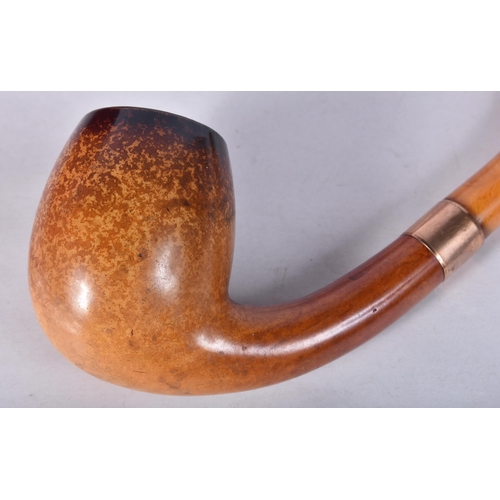 947 - A LARGE ANTIQUE AMBER AND MEERSCHAUM PIPE. 20 cm long.