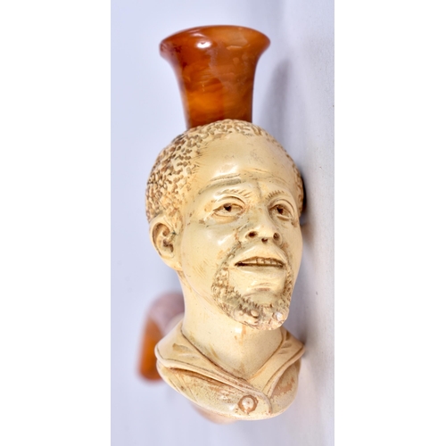 968 - AN ANTIQUE MEERSCHAUM NUBIAN MALE PIPE. 16 cm long.