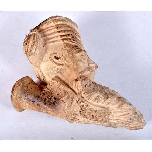 971 - A JACOB CLAY MASK HEAD PIPE. 8.5 cm long.