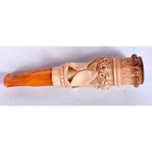 975 - AN ANTIQUE MEERSCHAUM FLOWER AND AMBER PIPE. 8 cm long.