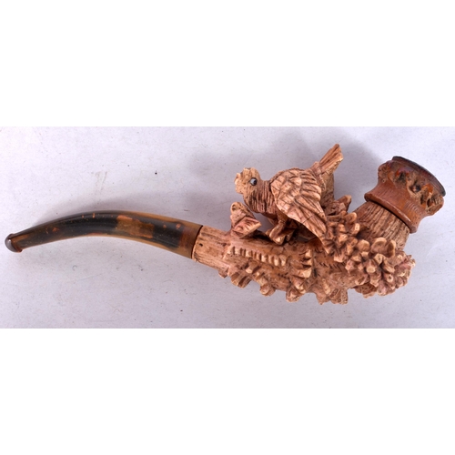 980 - A LARGE ANTIQUE MEERSCHAUM HEN AMBER PIPE. 14 cm long.