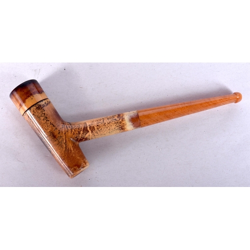 981 - AN ANTIQUE MEERSCHAUM HAMMER AMBER PIPE. 14 cm long.