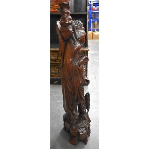 996 - A VERY RARE MASSIVE 19TH CENTURY CHINESE CARVED ROOTWOOD FIGURE OF AN IMMORTAL Qing. 100 cm high.