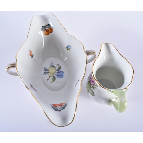 21 - AN EXTENSIVE HUNGARIAN PORCELAIN DINNER SERVICE. (qty)