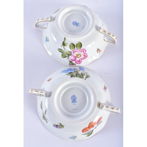 21 - AN EXTENSIVE HUNGARIAN PORCELAIN DINNER SERVICE. (qty)