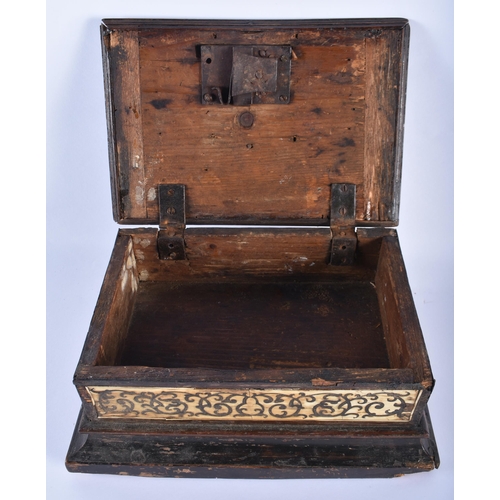 502 - AN EARLY 18TH CENTURY ITALIAN CARVED WOOD CASKET inlaid with bone. 28 cm x 18 cm.