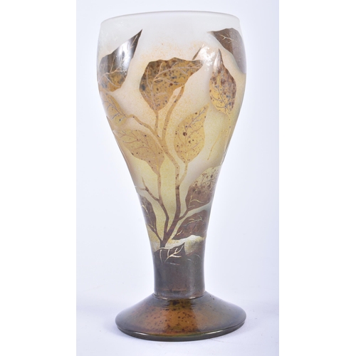 590 - A STYLISH ACID ETCHED CAMEO TYPE GLASS VASE by Miroslaw Stankiewicz. 18.5 cm high.