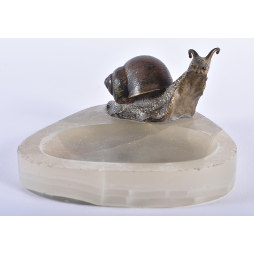 6 - A RARE EARLY 20TH CENTURY AUSTRIAN COLD PAINTED BRONZE AND ONYX ASHTRAY mounted with a roaming snail... 