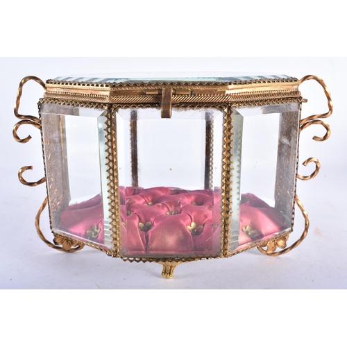 701 - A LARGE LATE 19TH CENTURY FRENCH PALAIS ROYALE TWIN HANDLED GLASS CASKET. 26 cm x 16 cm.