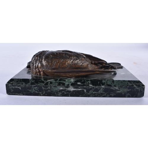 702 - A 19TH CENTURY FRENCH BRONZE AND MARBLE STUDY OF A DEAD GAME BIRD. 21 cm x 9 cm.