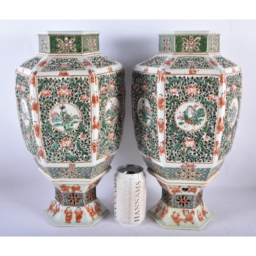 748 - A PAIR OF 19TH CENTURY CHINESE FAMILLE VERTE RETICULATED PORCELAIN LANTERN VASES Kangxi style. 38 cm... 