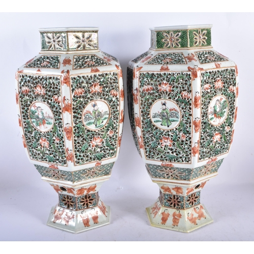 748 - A PAIR OF 19TH CENTURY CHINESE FAMILLE VERTE RETICULATED PORCELAIN LANTERN VASES Kangxi style. 38 cm... 