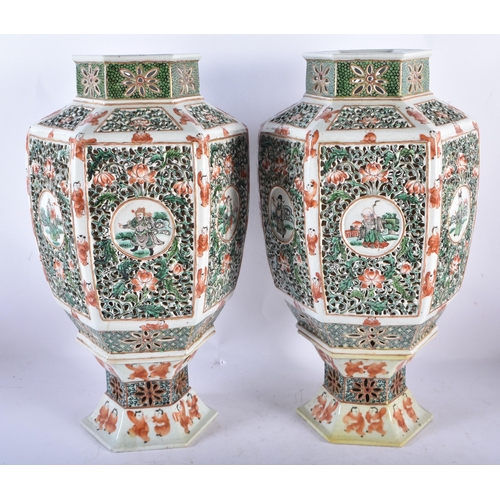 748 - A PAIR OF 19TH CENTURY CHINESE FAMILLE VERTE RETICULATED PORCELAIN LANTERN VASES Kangxi style. 38 cm... 