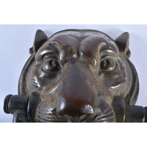 749 - A CONTEMPORARY BRONZE DOOR KNOCKER. 18 cm x 13 cm.