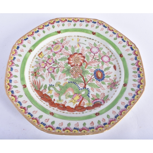 2019 - AN 18TH CENTURY CHINESE EXPORT CLOBBERED PORCELAIN PLATE Qianlong, painted with a dragon. 22 cm wide... 