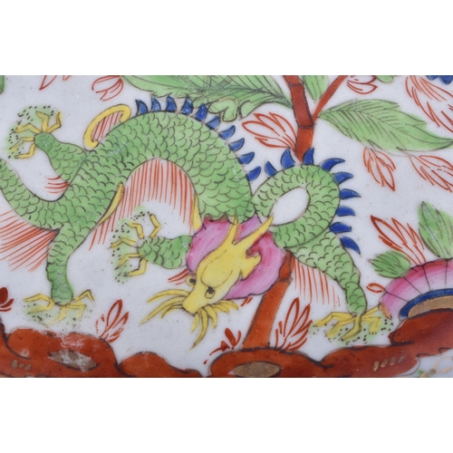 2019 - AN 18TH CENTURY CHINESE EXPORT CLOBBERED PORCELAIN PLATE Qianlong, painted with a dragon. 22 cm wide... 