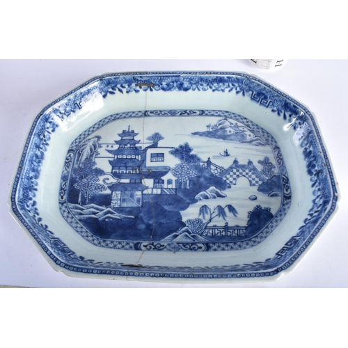 2021 - A LARGE 18TH CENTURY CHINESE BLUE AND WHITE PORCELAIN DISH Qianlong, together with a Qianlong bowl. ... 