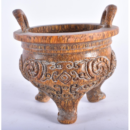 2190 - A CHINESE TWIN HANDLED BUFFALO HORN TYPE CENSER 20th Century. 406 grams. 11 cm wide.