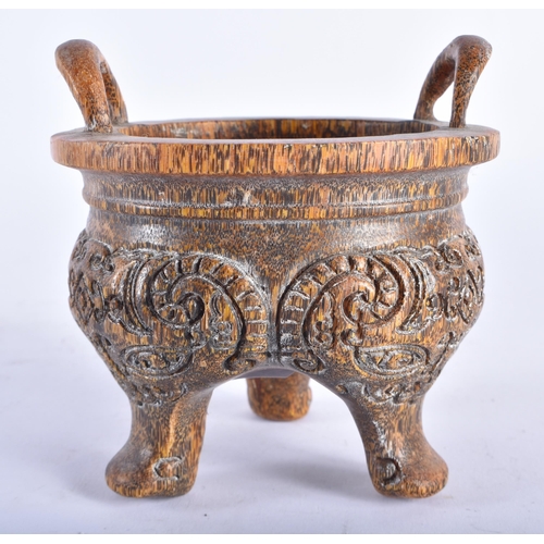 2190 - A CHINESE TWIN HANDLED BUFFALO HORN TYPE CENSER 20th Century. 406 grams. 11 cm wide.