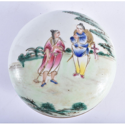 2191 - A CHINESE FAMILLE ROSE PORCELAIN BOX AND COVER 20th Century. 12.5 cm diameter.