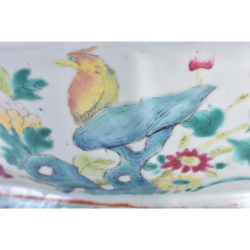 2211 - A LARGE EARLY 20TH CENTURY CHINESE FAMILLE ROSE LOBED BOWL Late Qing/Republic. 28 cm x 22 cm.