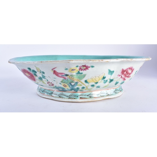 2211 - A LARGE EARLY 20TH CENTURY CHINESE FAMILLE ROSE LOBED BOWL Late Qing/Republic. 28 cm x 22 cm.