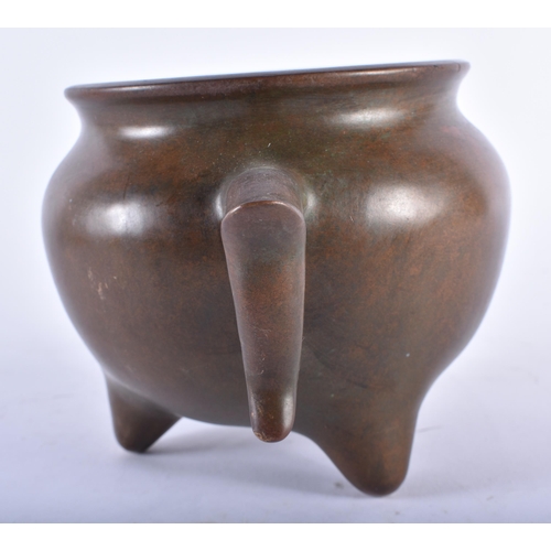 2336 - A LARGE CHINESE TWIN HANDLED BRONZE CENSER 20th Century. 22 cm wide, internal width 11 cm.