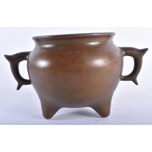 2336 - A LARGE CHINESE TWIN HANDLED BRONZE CENSER 20th Century. 22 cm wide, internal width 11 cm.