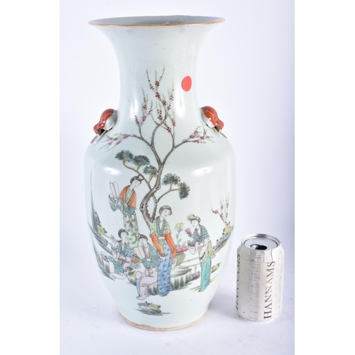 2454 - AN EARLY 20TH CENTURY CHINESE PORCELAIN LADIES VASE Late Qing/Republic. 41.5 cm high.