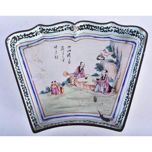 2567 - A PAIR OF 19TH CENTURY CHINESE CANTON ENAMEL DISHES Qing. 13 cm x 11 cm.