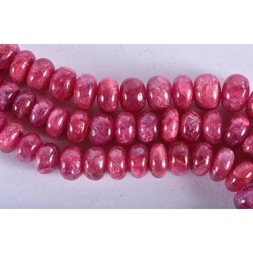 2569 - A FINE LATE 19TH/20TH CENTURY CHINESE CARVED TOURMALINE TRIPLE STRAND NECKLACE Late Qing. 68 cm long... 