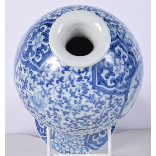 3052 - A Chinese porcelain blue and white Phoenix vase 30cm