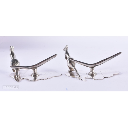 122 - AN UNUSUAL PAIR OF AUSTRALIA INTEREST SILVER PLATED KNIFE RESTS formed as kangaroos and boomerangs. ... 