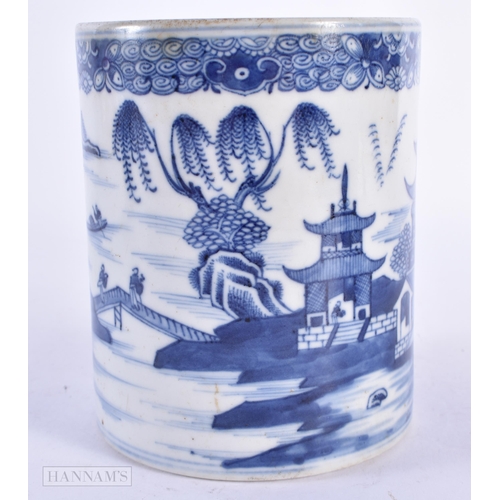 134 - AN 18TH CENTURY CHINESE EXPORT BLUE AND WHITE TANKARD Qianlong, together with two smaller Qianlong c... 