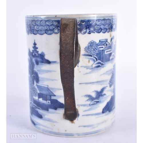 134 - AN 18TH CENTURY CHINESE EXPORT BLUE AND WHITE TANKARD Qianlong, together with two smaller Qianlong c... 