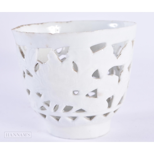 137 - A RARE LATE 17TH CENTURY CHINESE BLANC DE CHINE RETICULATED TEABOWL Kangxi. 8 cm x 8 cm.