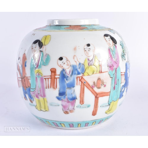 141 - A 19TH CENTURY CHINESE FAMILLE ROSE PORCELAIN SCALLOPED BOWL Daoguang, together with a famille rose ... 