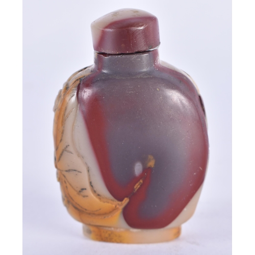 150 - A LATE 19TH CENTURY CHINESE CARVED AGATE STONE SNUFF BOTTLE AND STOPPER Late Qing. 5.5 cm x 3.75 cm.