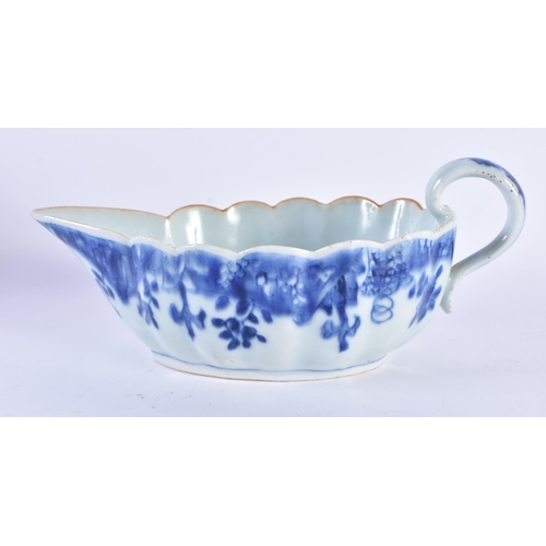 154 - AN 18TH CENTURY CHINESE EXPORT BLUE AND WHITE PORCELAIN SAUCE BOAT Qianlong. 21 cm wide.