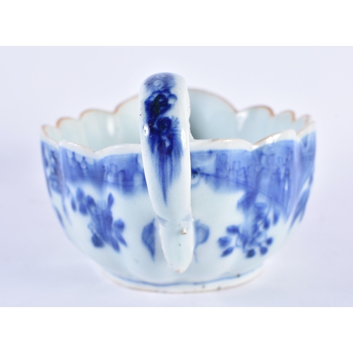 154 - AN 18TH CENTURY CHINESE EXPORT BLUE AND WHITE PORCELAIN SAUCE BOAT Qianlong. 21 cm wide.