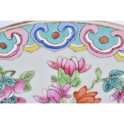 173 - A 19TH CENTURY CHINESE FAMILLE ROSE PORCELAIN DISH Qing. 29 cm wide.