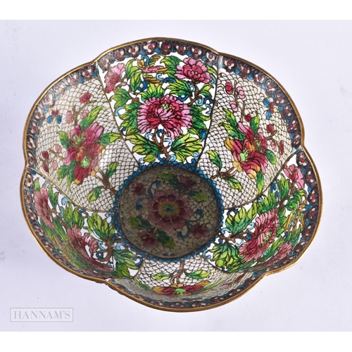 20 - AN EARLY 20TH CENTURY CHINESE PLIQUE A JOUR ENAMEL BOWL Late Qing/Republic. 14.5 cm wide.