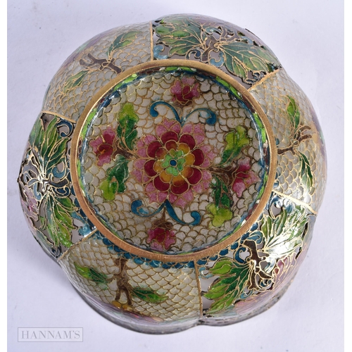 20 - AN EARLY 20TH CENTURY CHINESE PLIQUE A JOUR ENAMEL BOWL Late Qing/Republic. 14.5 cm wide.