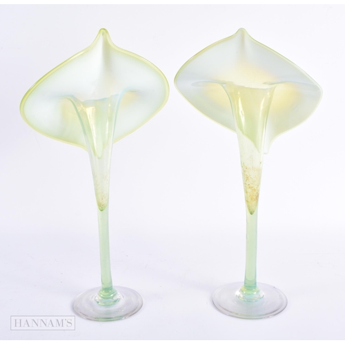 25 - A PAIR OF ART NOUVEAU URANIUM TYPE GLASS JACK IN A PULPIT VASES. 33 cm high