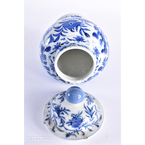 39 - A 19TH CENTURY CHINESE BLUE AND WHITE PORCELAIN VASE AND COVER Late Qing. 18 cm high.