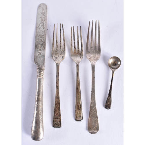 439 - ASSORTED ENGLISH SILVER together with white metal wares. Hallmarked silver 191 grams, white metal 63... 